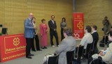 Slavnostního křtu knihy Úspěšná nezisková organizace se zúčastnili jak její autoři Olga Medlíková a Marek Šedivý, tak i zástupci organizací, které vznik této publikace podpořily